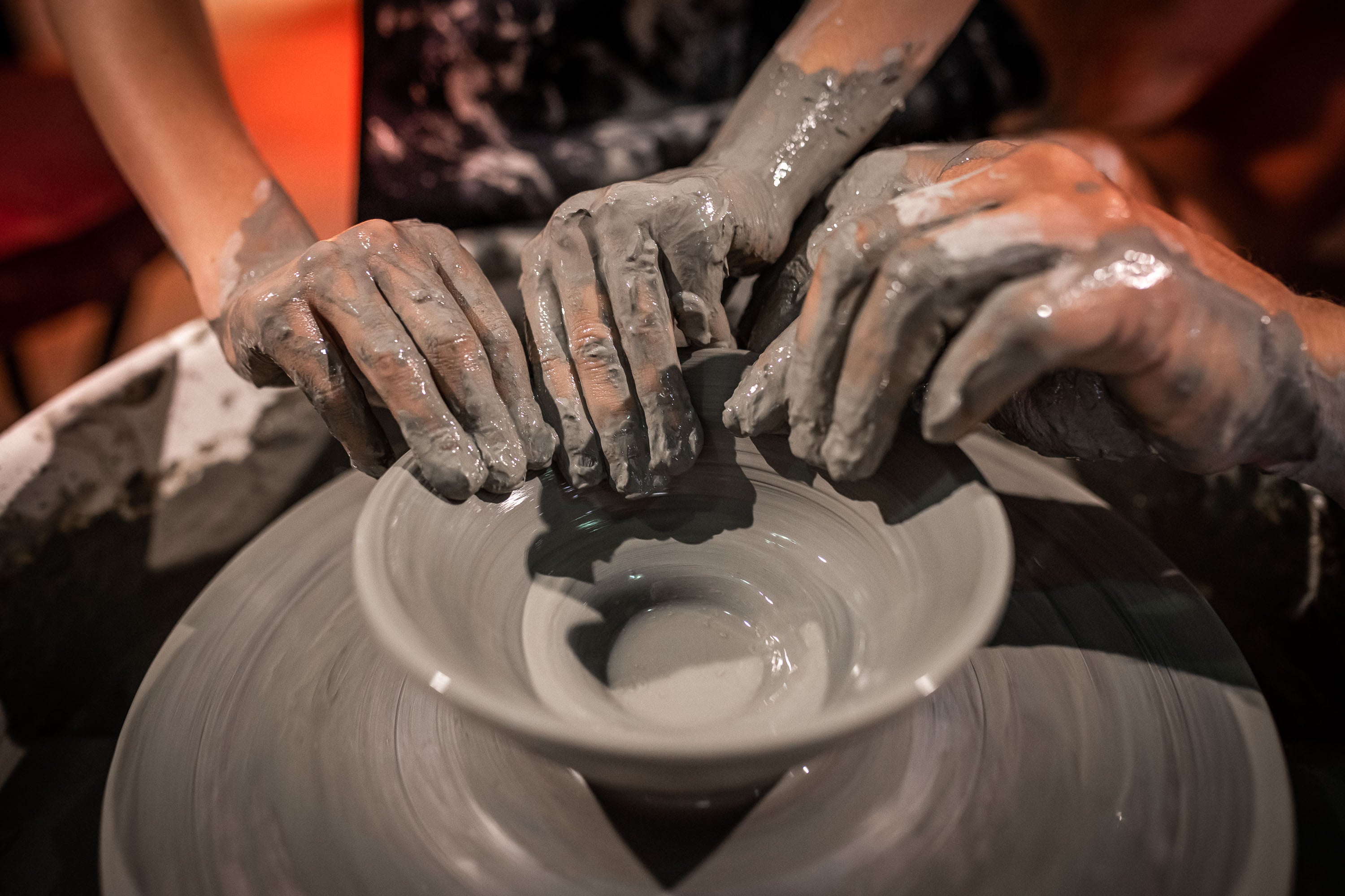 GROTTAGLIE WORKSHOP DI CERAMICA 24 OTTOBRE LAVORAZIONE AL TORNIO