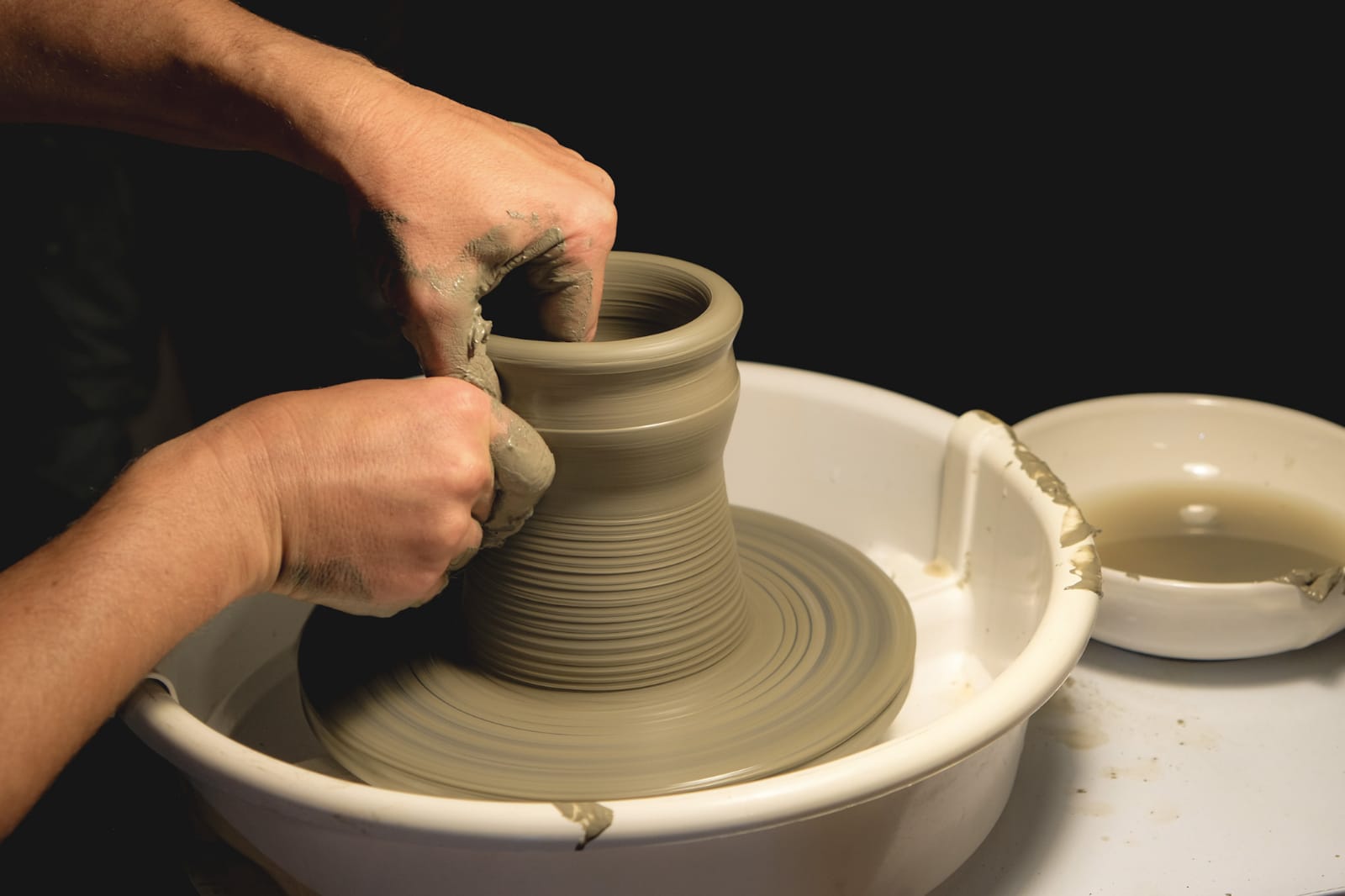 GROTTAGLIE WORKSHOP DI CERAMICA 10 OTTOBRE LAVORAZIONE AL TORNIO